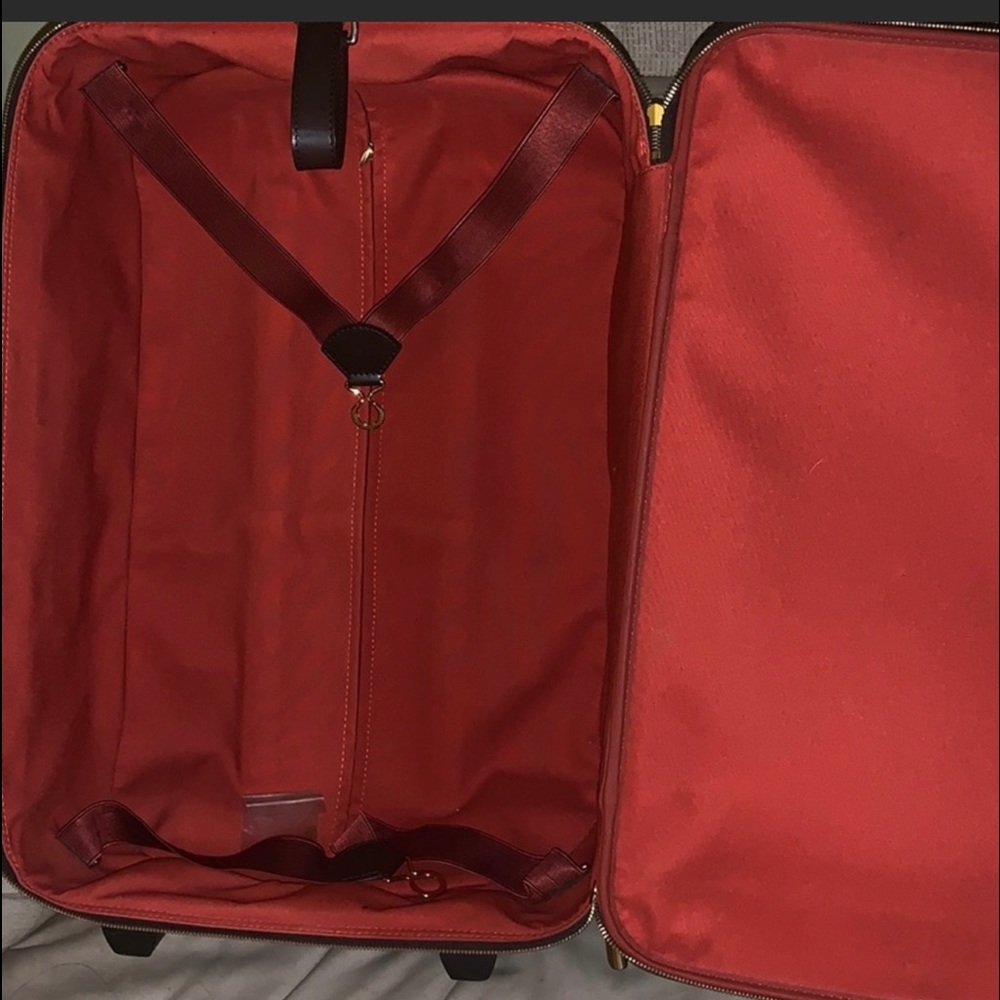 Carry on very good and chic like new one
